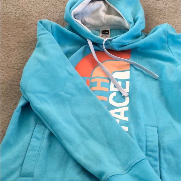 North Face Hoodie. - Picture 4 of 6